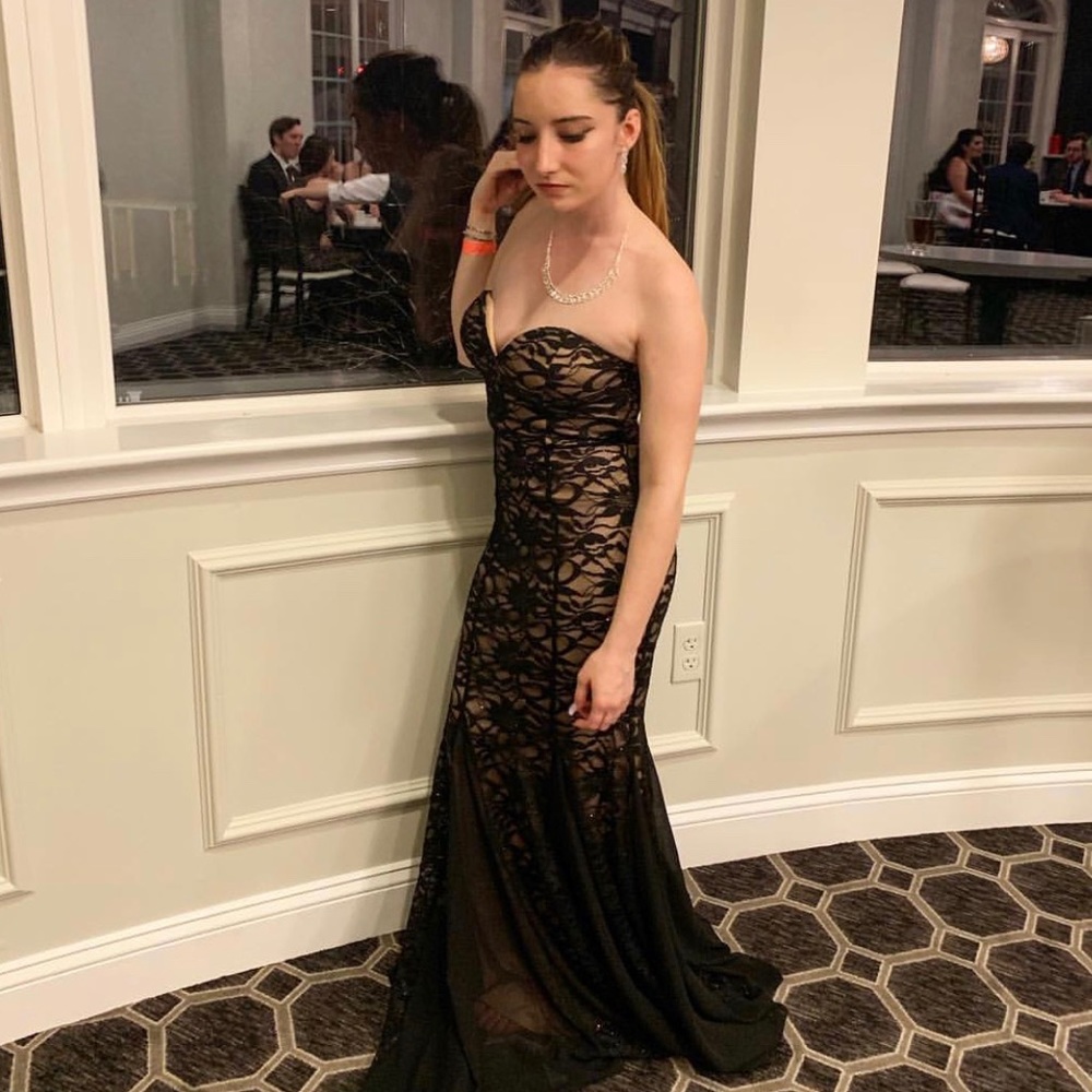 Windsor Dress - Picture 2 of 3